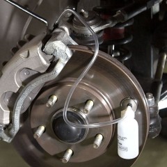 Sada pro odvzdušňování brzd jedním mechanikem VT01461 (2)